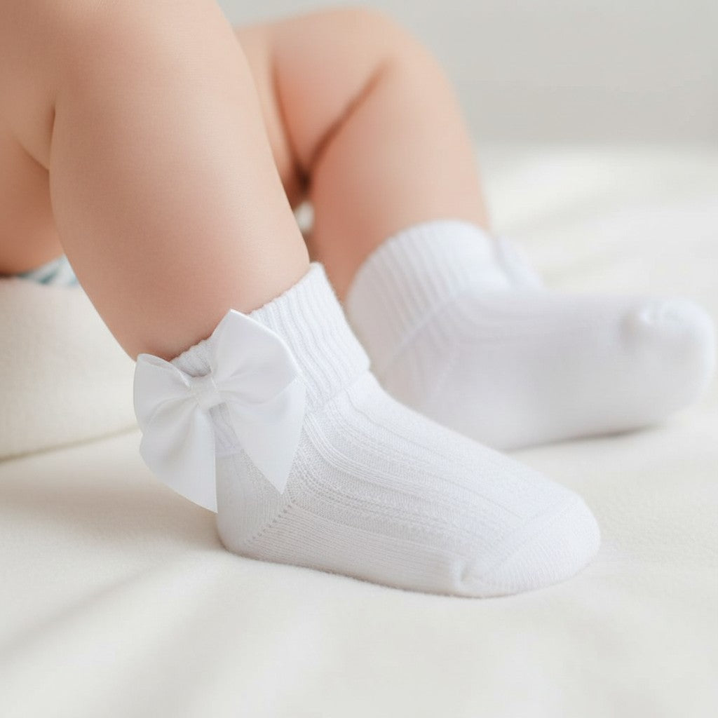 White Ribbed Ankle Bow Socks
