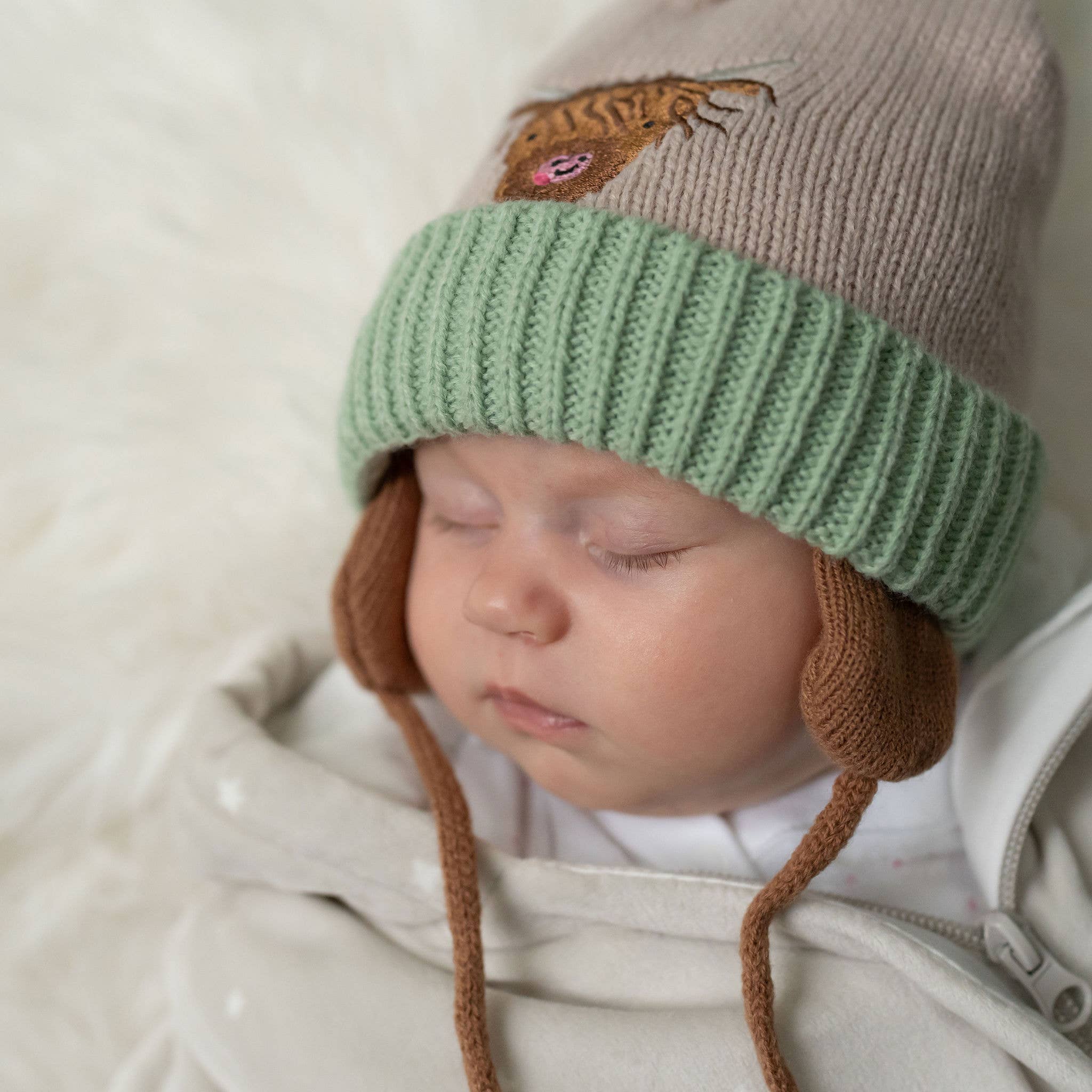 Highland Cow Wooly Hat and Mittens: Highland Cow / 0-12 months