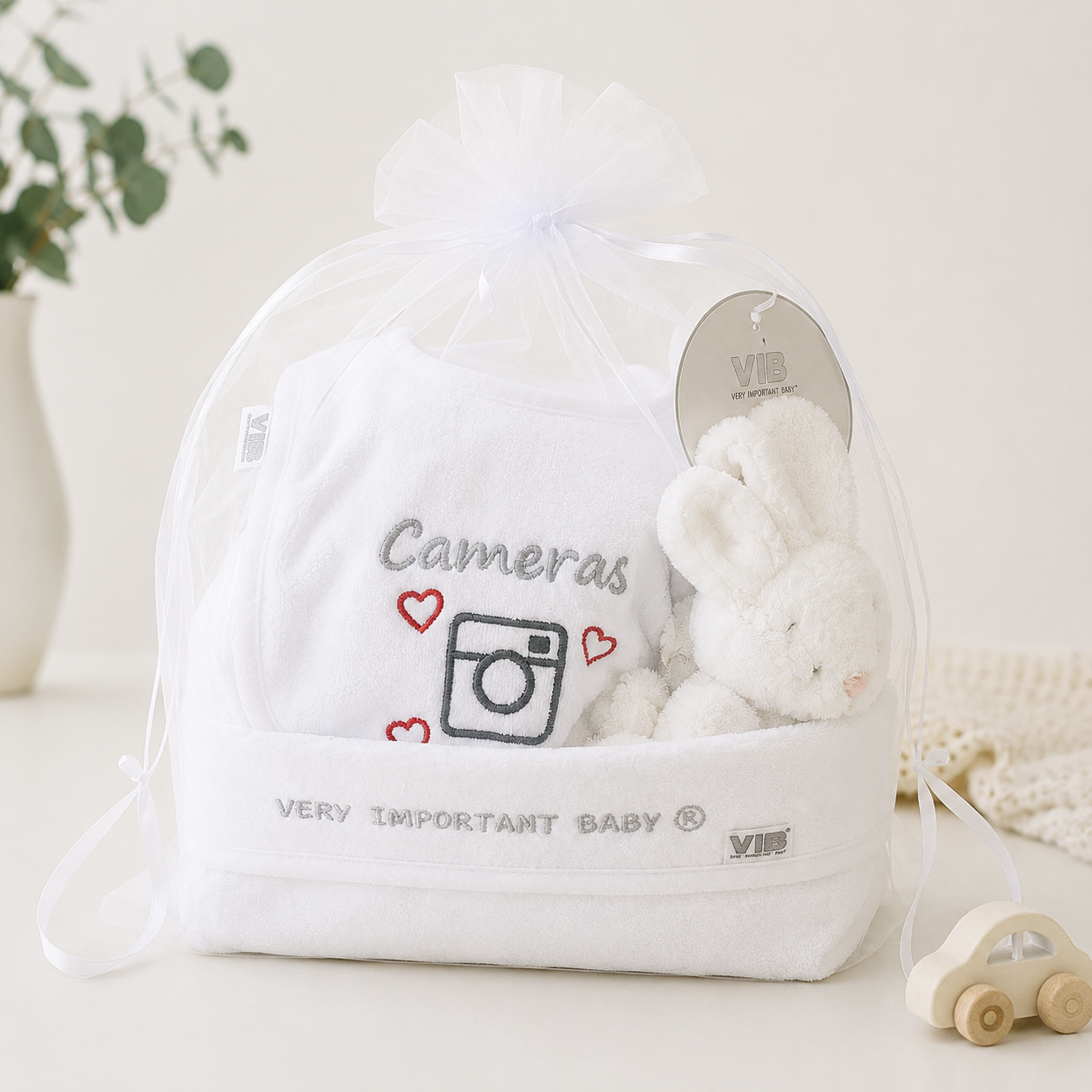 Adorababy.co.uk white baby gift basket set